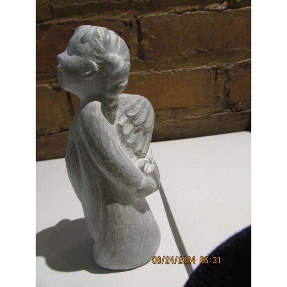 ISABEL BLOOM 1999 LITTLE GIRL ANGEL WITH PRESENT BEHIND HER BACK PIG TAILS WINGS - Picture 4 of 6